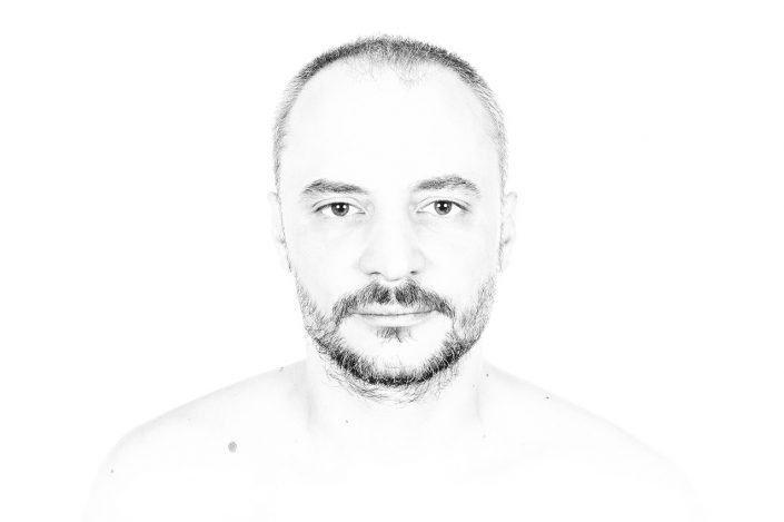 Séance photo portrait homme en studio à Toulouse