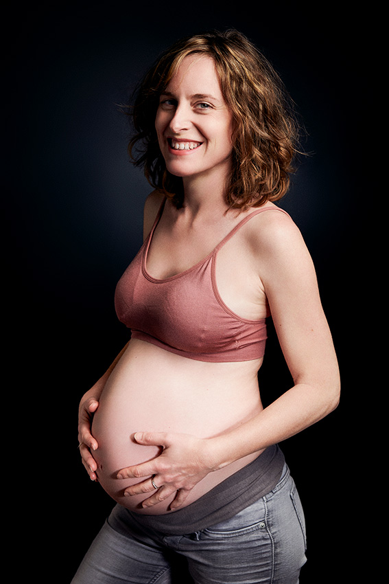 Séance photo de grossesse en studio à Toulouse